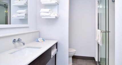 Hampton Inn by Hilton Cedar Falls Downtown Room Type - KING W  FRIDGE MICROWAVE