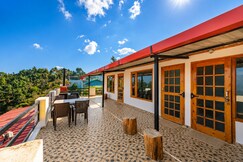 Chinar Retreat 3BR SF near Mukteshwar Dham by Homeyhuts