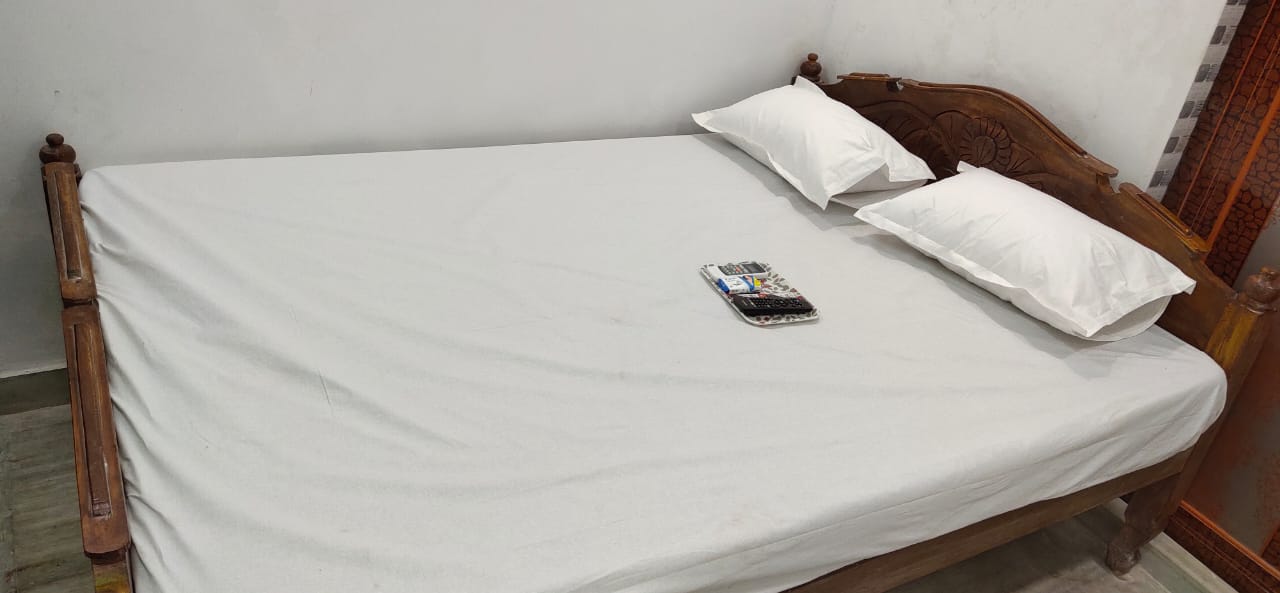 Modak Guest House - Tap to explore photos