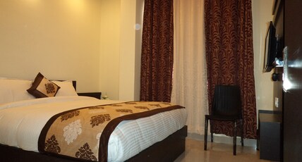 Ashu Hotels Room Type - Deluxe Room