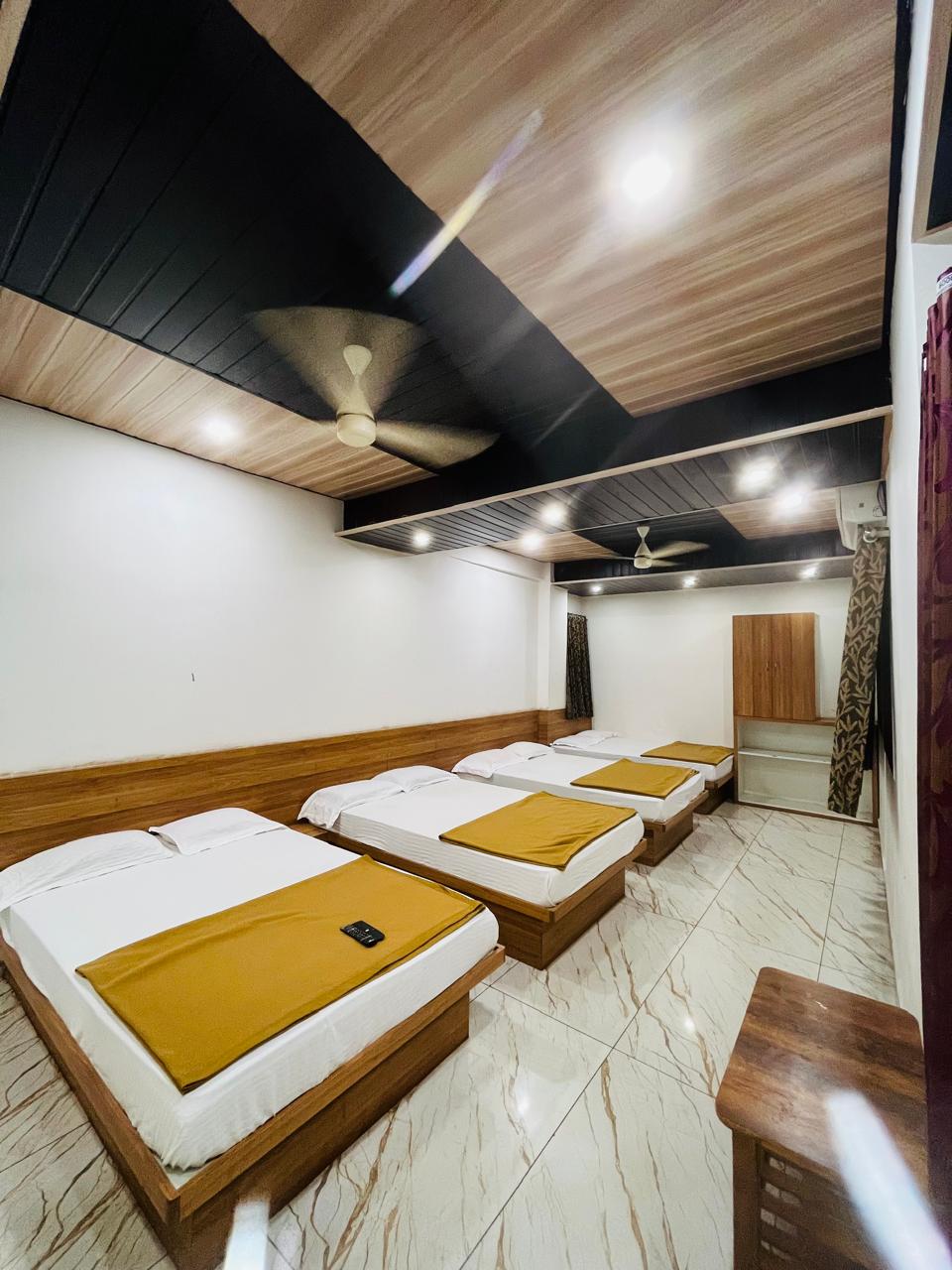 Shree Balaji Lodging - Tap to explore photos