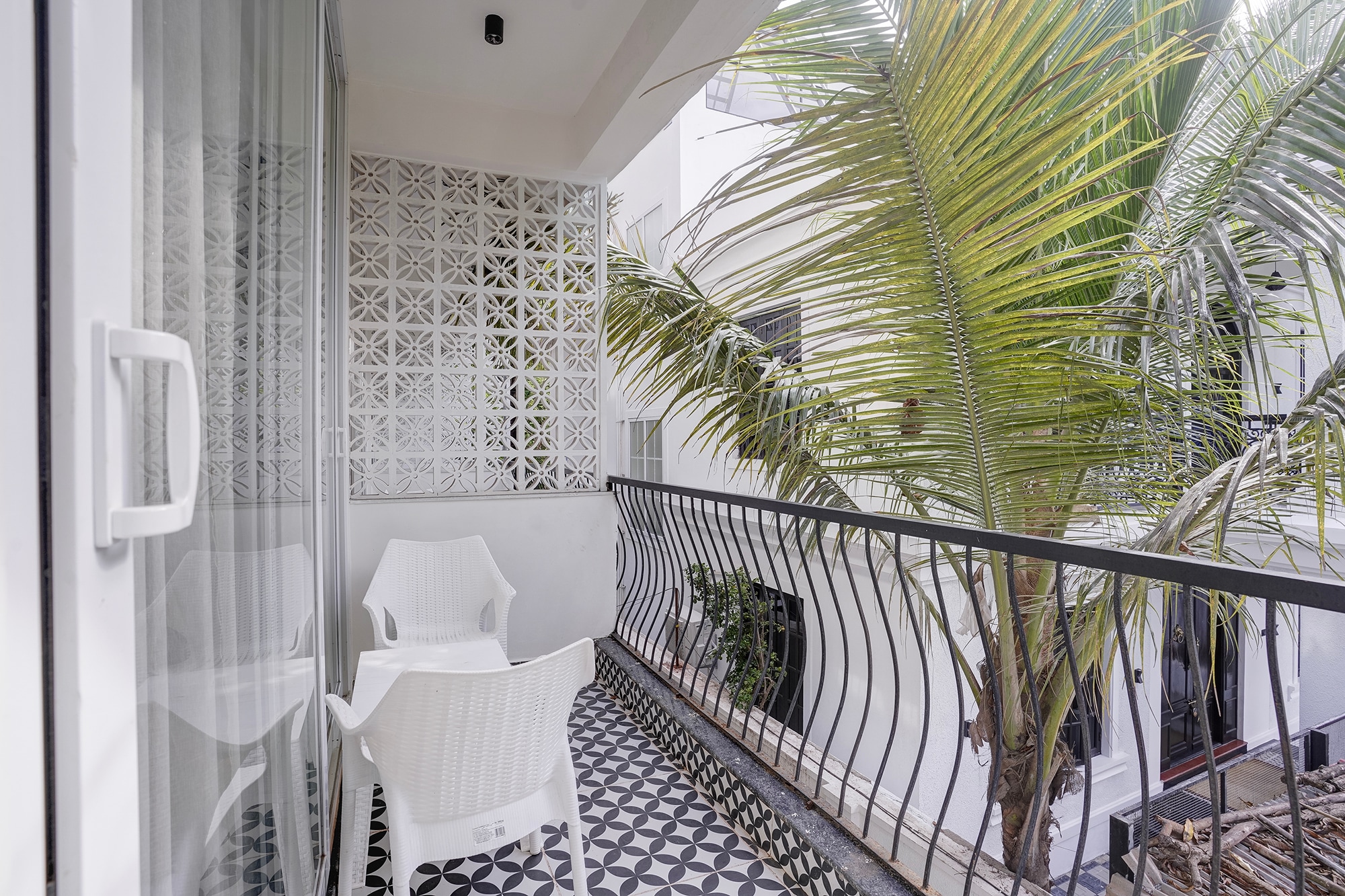 FabHotel JM Residency - Nr. Mandrem Beach - Tap to explore photos