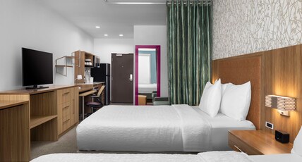 Home2 Suites by Hilton Phoenix Downtown Room Type - 2 QN BD STD W STADIUM VIEW