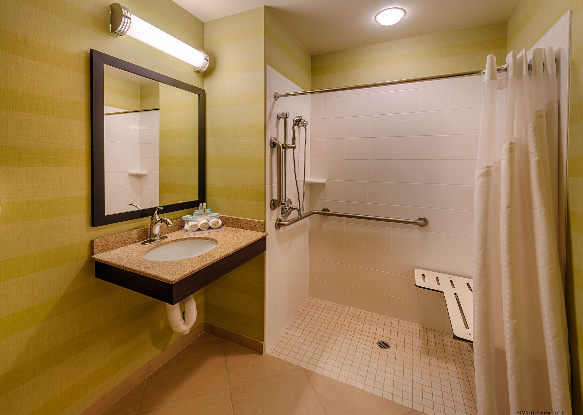 Holiday Inn Express & Suites / Red Bluff - South Redding Area - Tap to explore photos