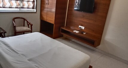 Hotel Amar Aashiyana Room Type - Deluxe rooms AC