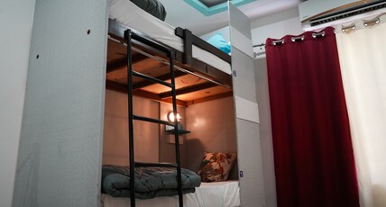Madpackers Rishikesh Laxman Jhula  Room Type - Bed in 4-bed Mixed Ensuite Block B
