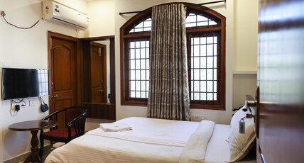 VOVSTAYS BANJARA Room Type - Business Room
