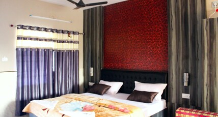 Vinodhara Guest House Room Type - Deluxe AC Room Vinodhara Guest House Room Type - Deluxe AC Room
