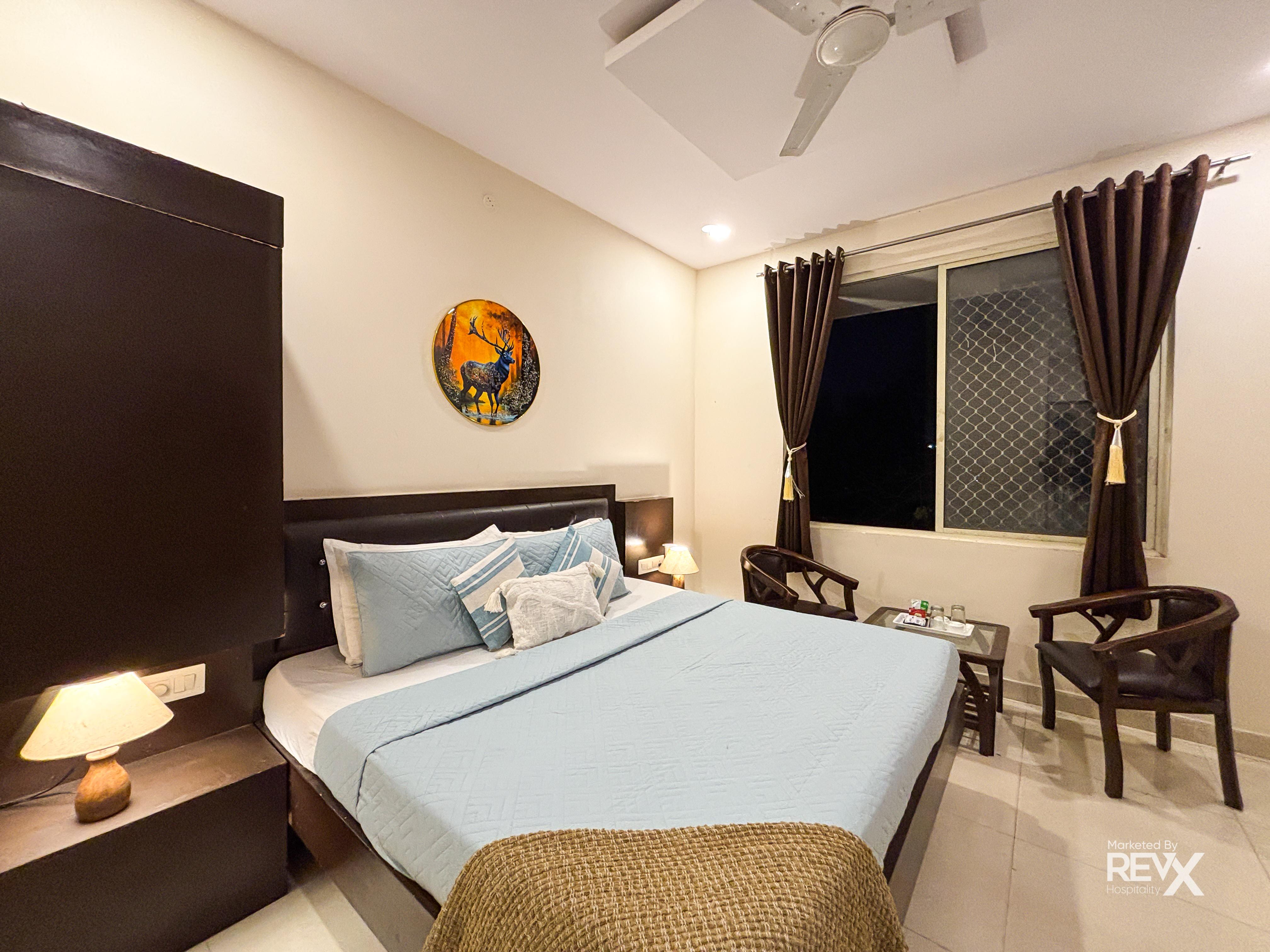 Hotel City Heritage (300mtr from Ganga Ghat) - Tap to explore photos