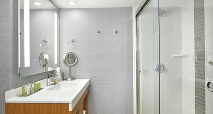 DoubleTree by Hilton Edmonton Downtown Room Type - 1 KING BED 1 BEDROOM SUITE