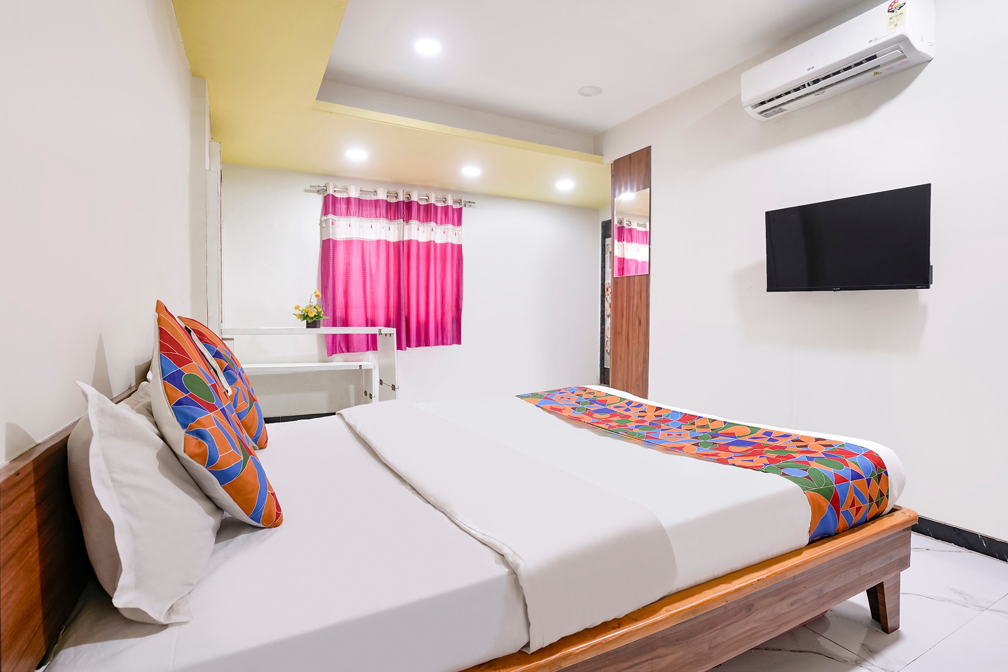 FabHotel Aarvi Inn - Tap to explore photos