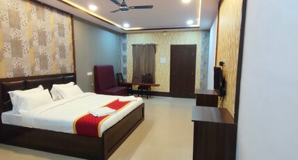 Hotel Sandhya & Events Room Type - Deluxe Room AC