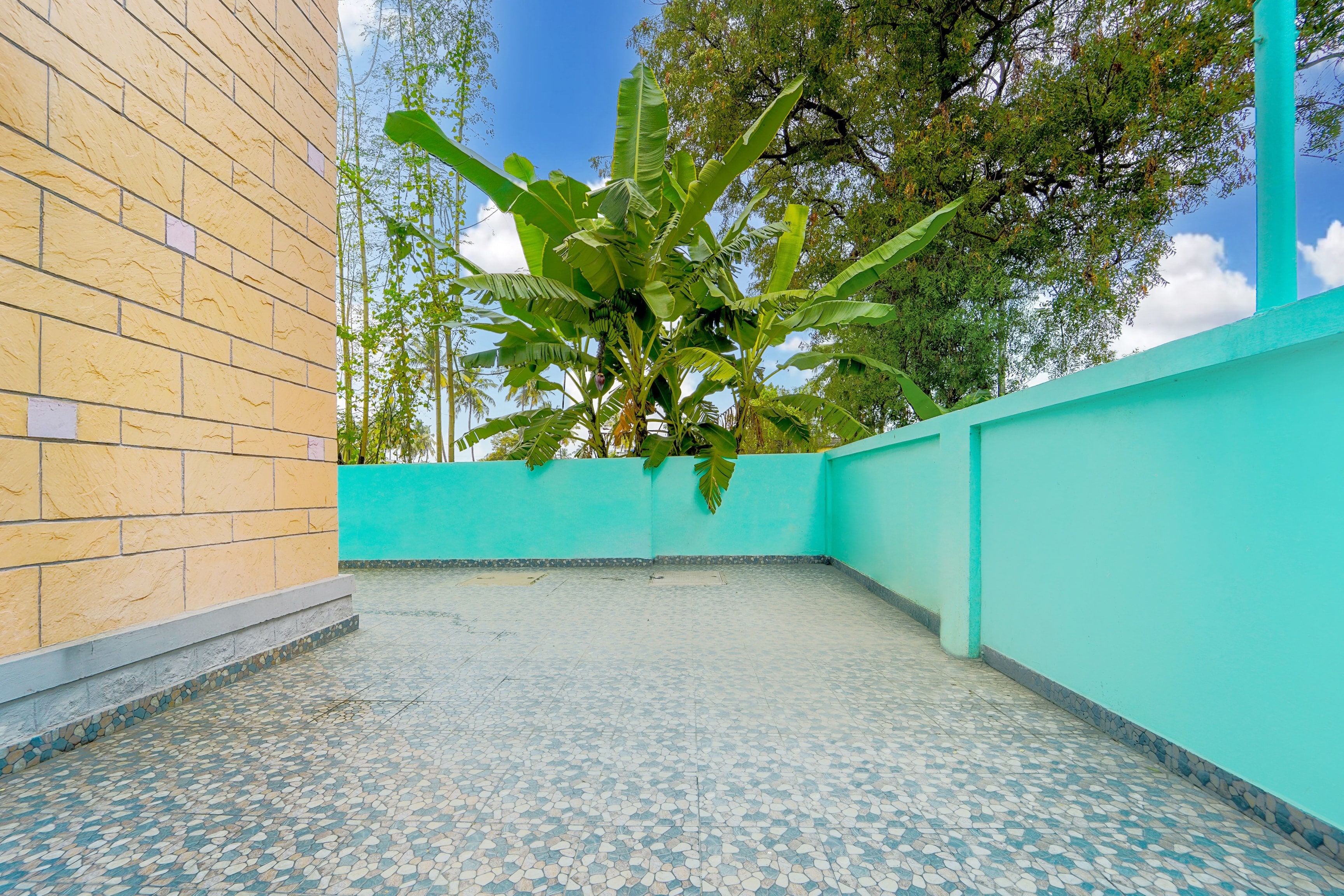 Hotel O Ganapathy Athipalayam Pirivu Road - Tap to explore photos