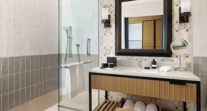 Hotel Santiago, Curio Collection by Hilton Room Type - DELUXE KING W  SOFA BED