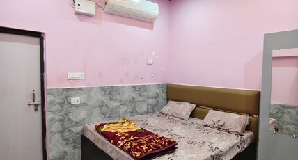 Shish Mahal Guest House Room Type - Bedroom 1