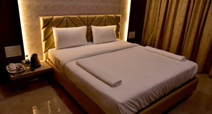 Hotel Royal Executive ( 23 Km from Vitthal Temple ) Room Type - VIP ROOM