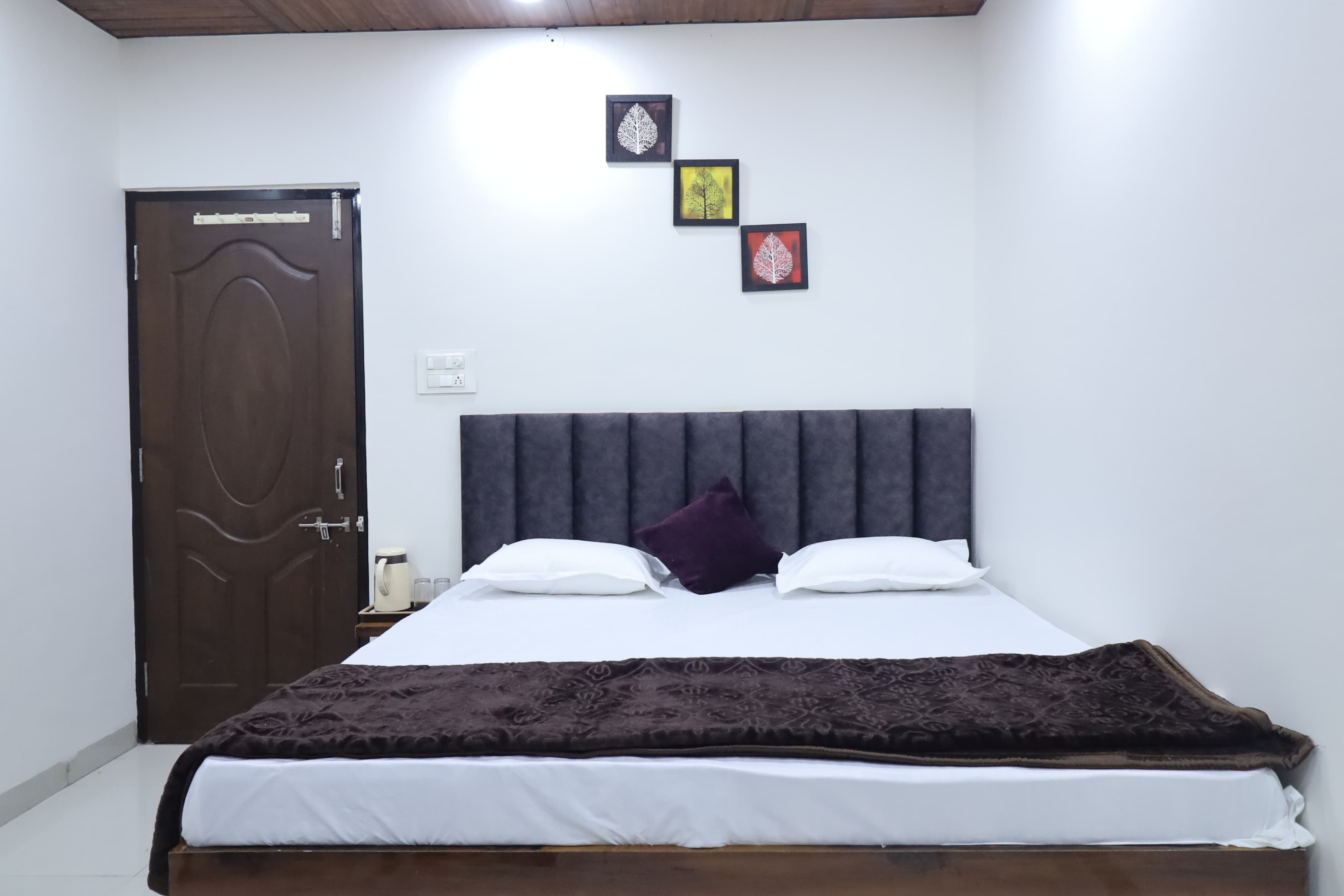 Ujjain Sparsh Stay 3BHK Cozy Retreat near Mahakal - Tap to explore photos