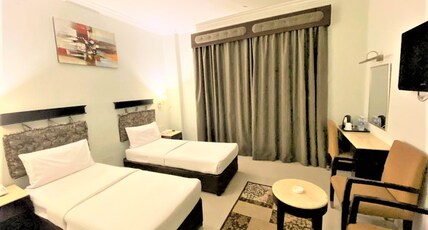 Signature Inn Diera Room Type - Deluxe King Room -Parking subject to availability