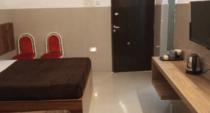 HOTELCRAZY HOME AND RESORT Room Type - DELUXE ROOM