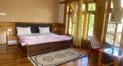 Jimmy's home stay Room Type - deluxe double room with balcony