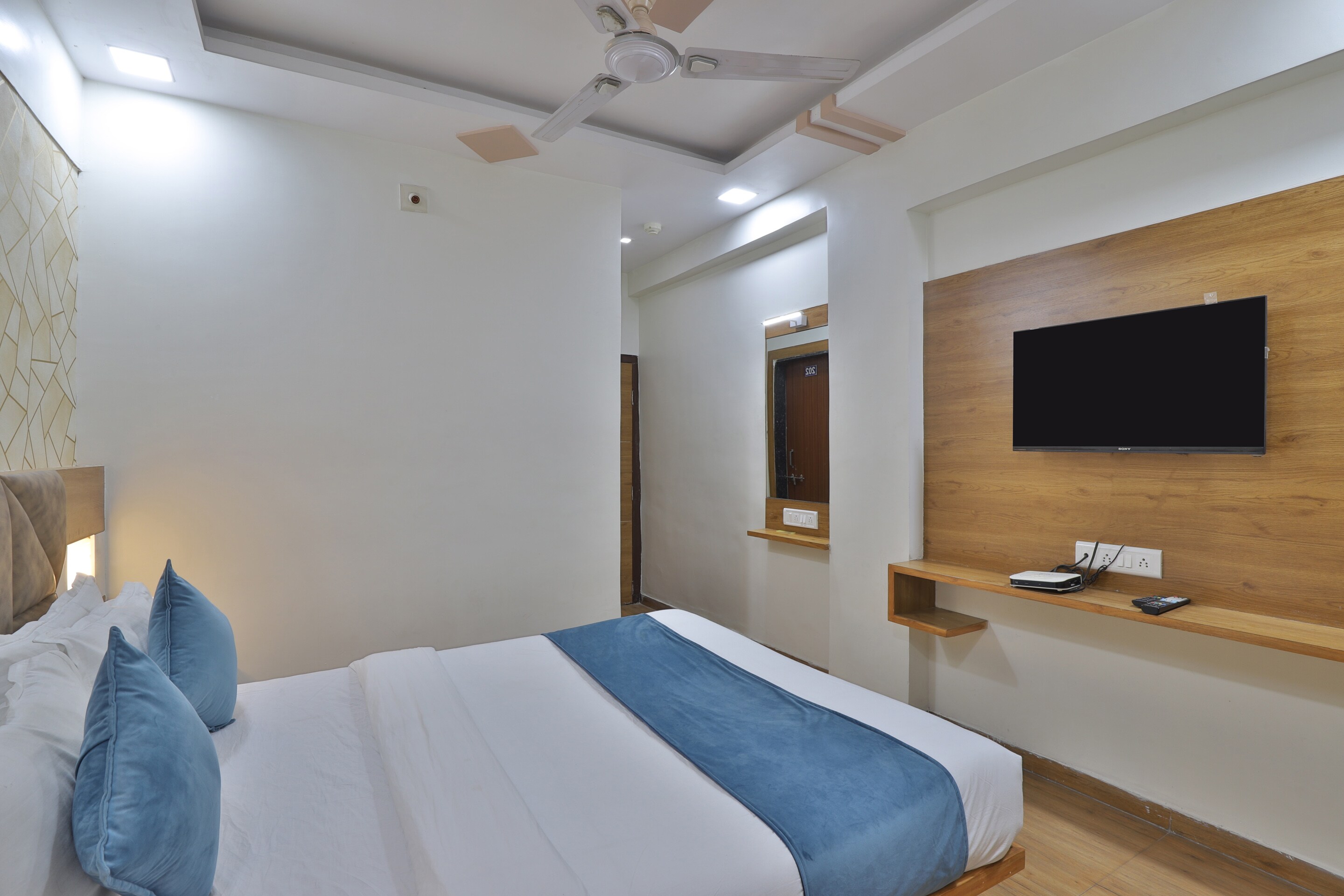 HOTEL CHANDRA PALACE - Tap to explore photos