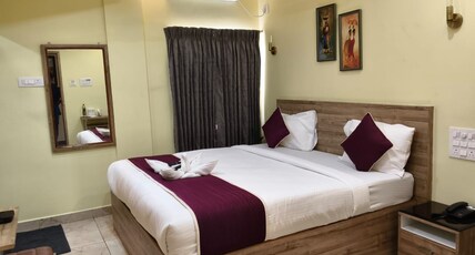 M M HOTEL ROYAL RESPITE Room Type - CLASSIC QUEEN