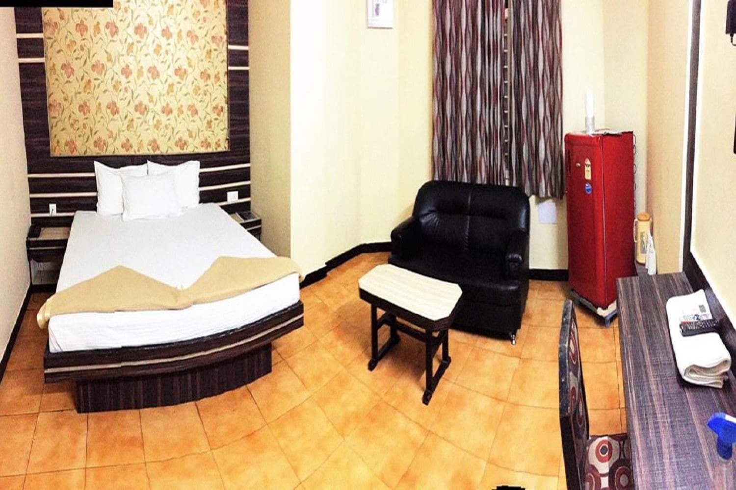 Hotel Upahar Palace - Tap to explore photos
