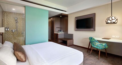 Mercure Bali Legian Room Type - Deluxe Pool View, Balcony - 1 King Bed Mercure Bali Legian Room Type - Deluxe Pool View, Balcony - 1 King Bed