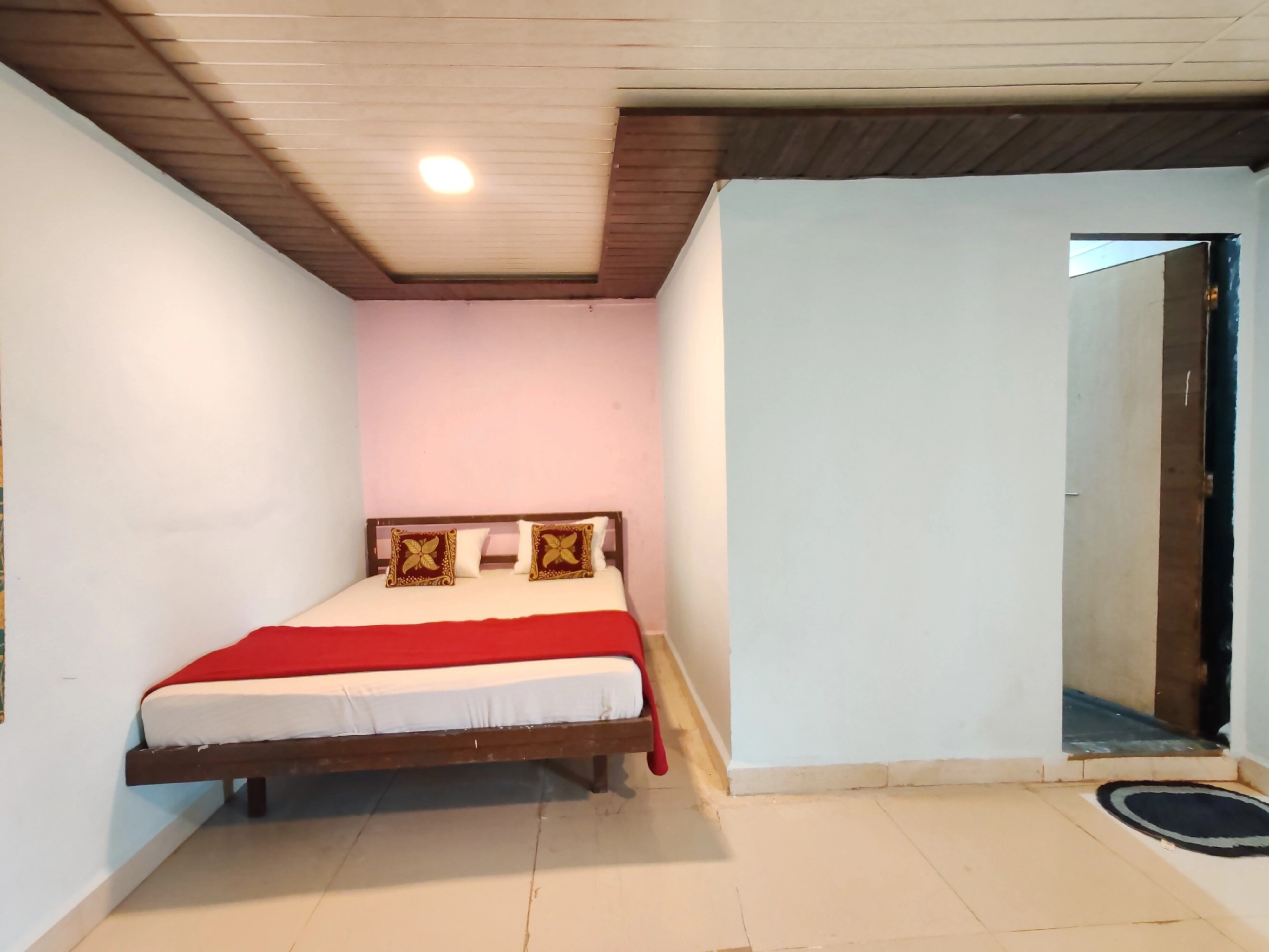 HOTEL MUMBAI GARDEN RESORT - Tap to explore photos