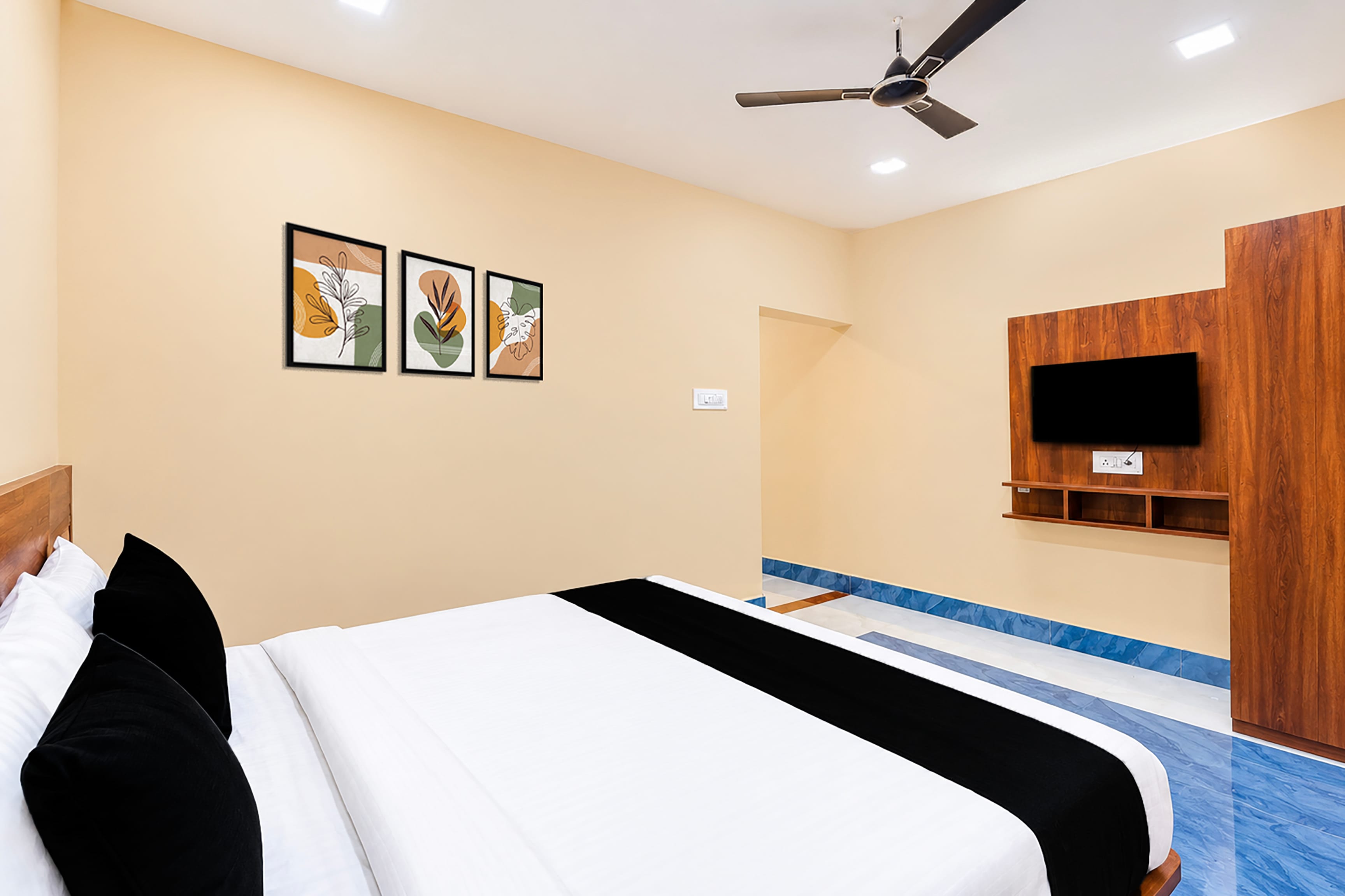 Super Hotel O Atala Main Road Bhubaneswar - Tap to explore photos