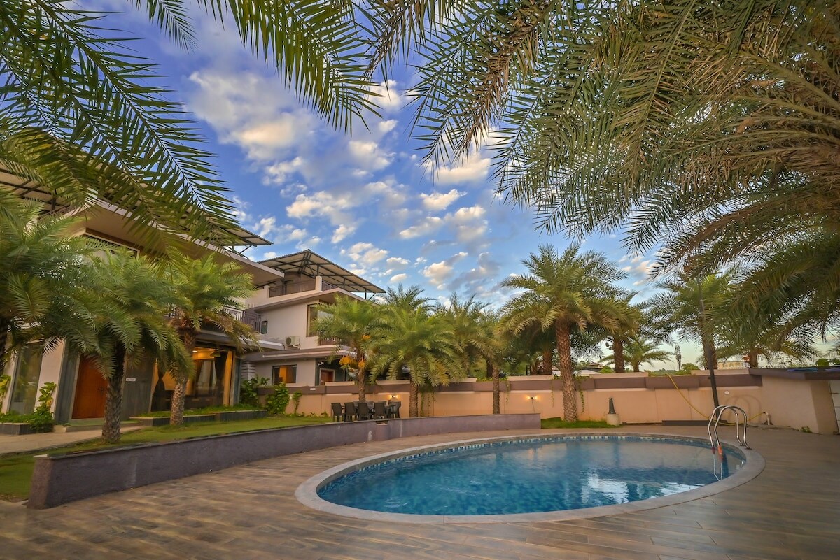 Golden Emerald Villa in Lonavala - Tap to explore photos