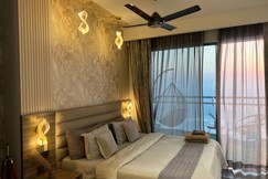 42 Floor Apartment with River View Balcony