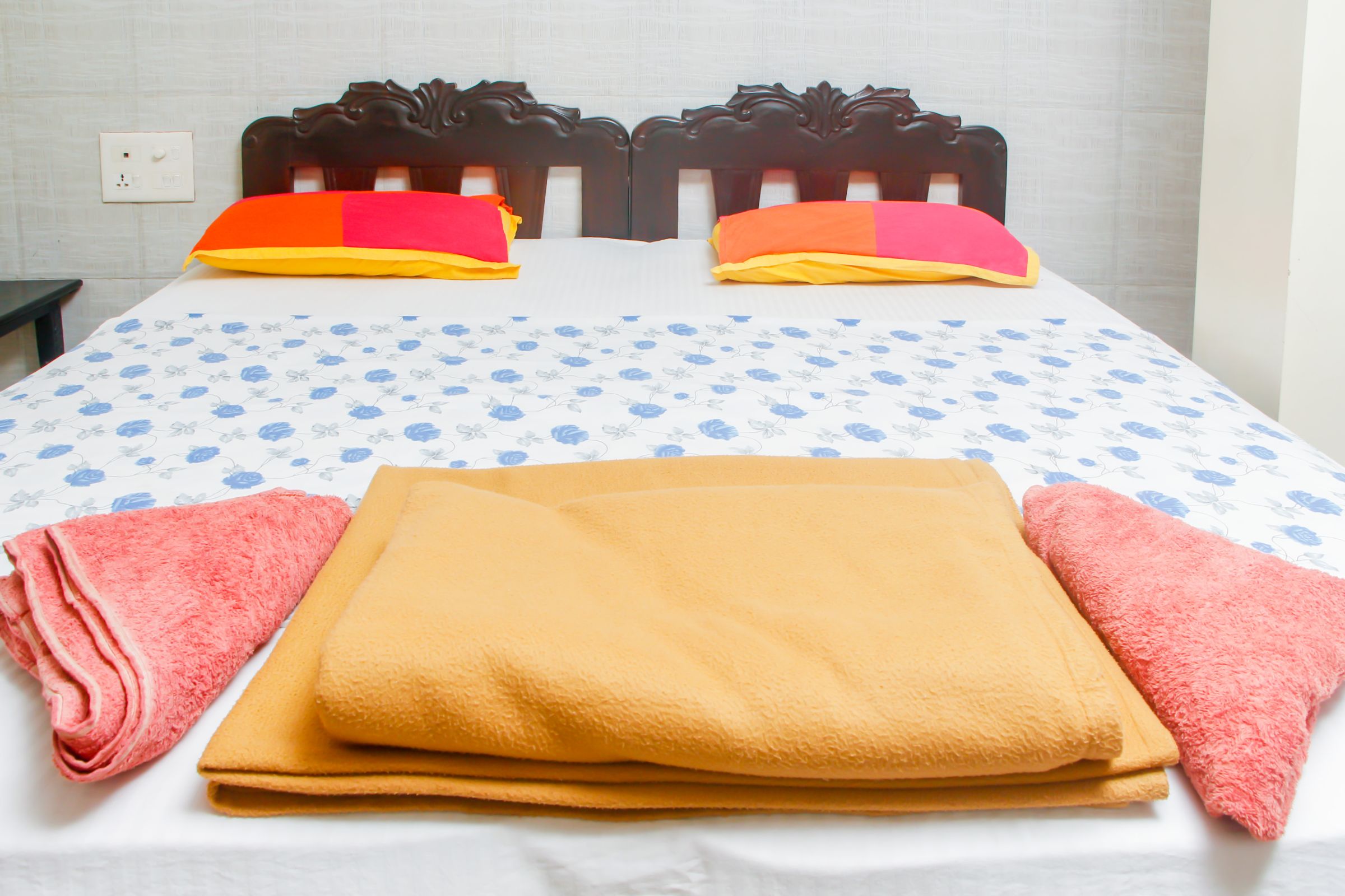 Roundcube Guest House - Tap to explore photos