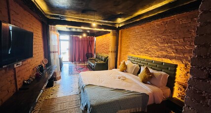 9 Bows - Landour Room Type - Music - Raag Room