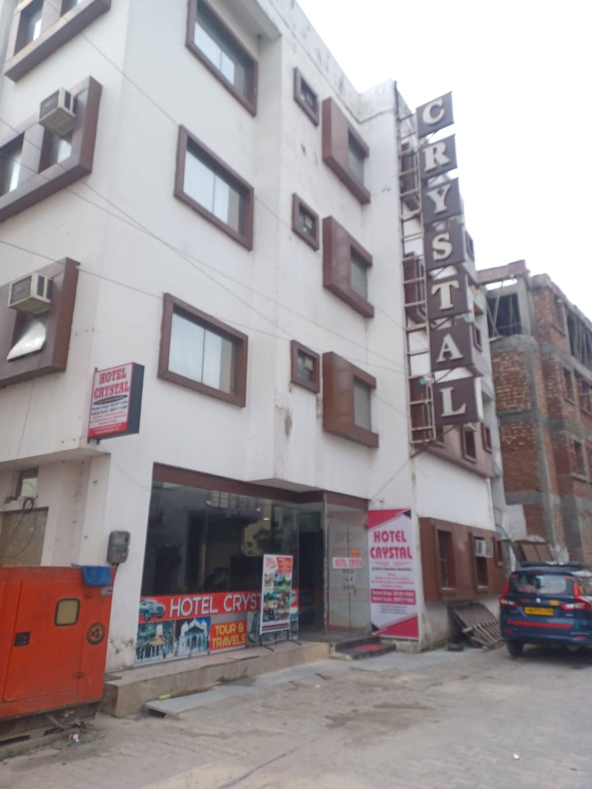 Hotel Crystal - Tap to explore photos