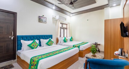 Treebo Corbett Hideout Dada's With Swimming Pool Room Type - Deluxe Family Room