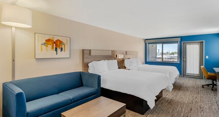 Holiday Inn Express Fallon, an IHG Hotel Room Type - 2 Queen Beds Suite Balcony