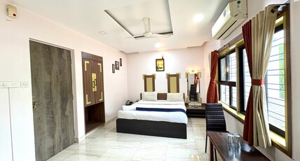 Hotel Laxmi Residency Room Type - AC Deluxe Room With Bathtub