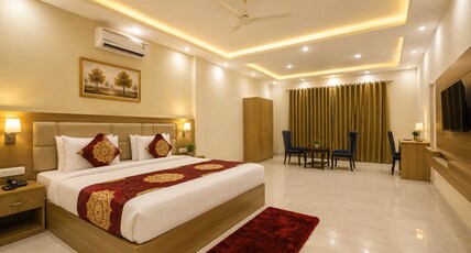 Hotel Decent Suites Delhi Airport Room Type - Deluxe King Room