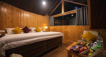 Shiva Den Room Type - Premium Mountain View and Kitchen