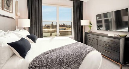 King 1BR Apt w/ Cozy Den & Luxury Amenities Room Type - King 1BR Apt w/ Cozy Den & Luxury Amenities