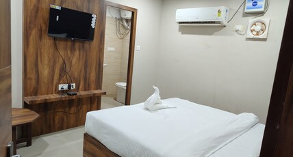 Hotel JMD International Dalkhola Room Type - SILVER SUITE