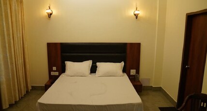 HOTEL TARA Room Type - Deluxe Room