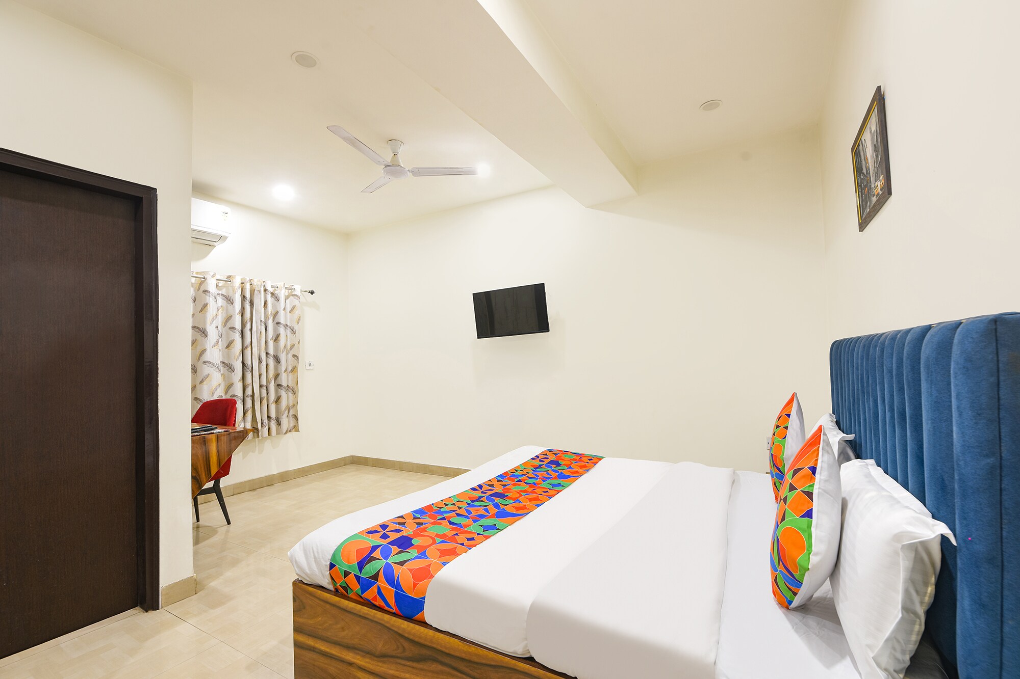 Fabhotel Fortune Residency - Nr. Sarai Rohilla Railway Station - Tap to explore photos