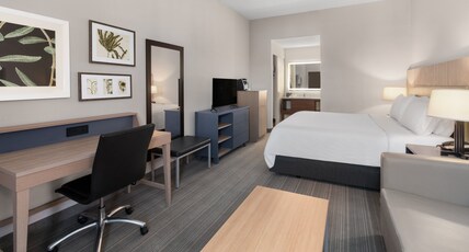 Holiday Inn El Paso West Sunland Park Room Type - 1 King Bed Standard Sofa Bed