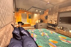 Address of Stunning Couple Studio With Open Bathtub Xanadu