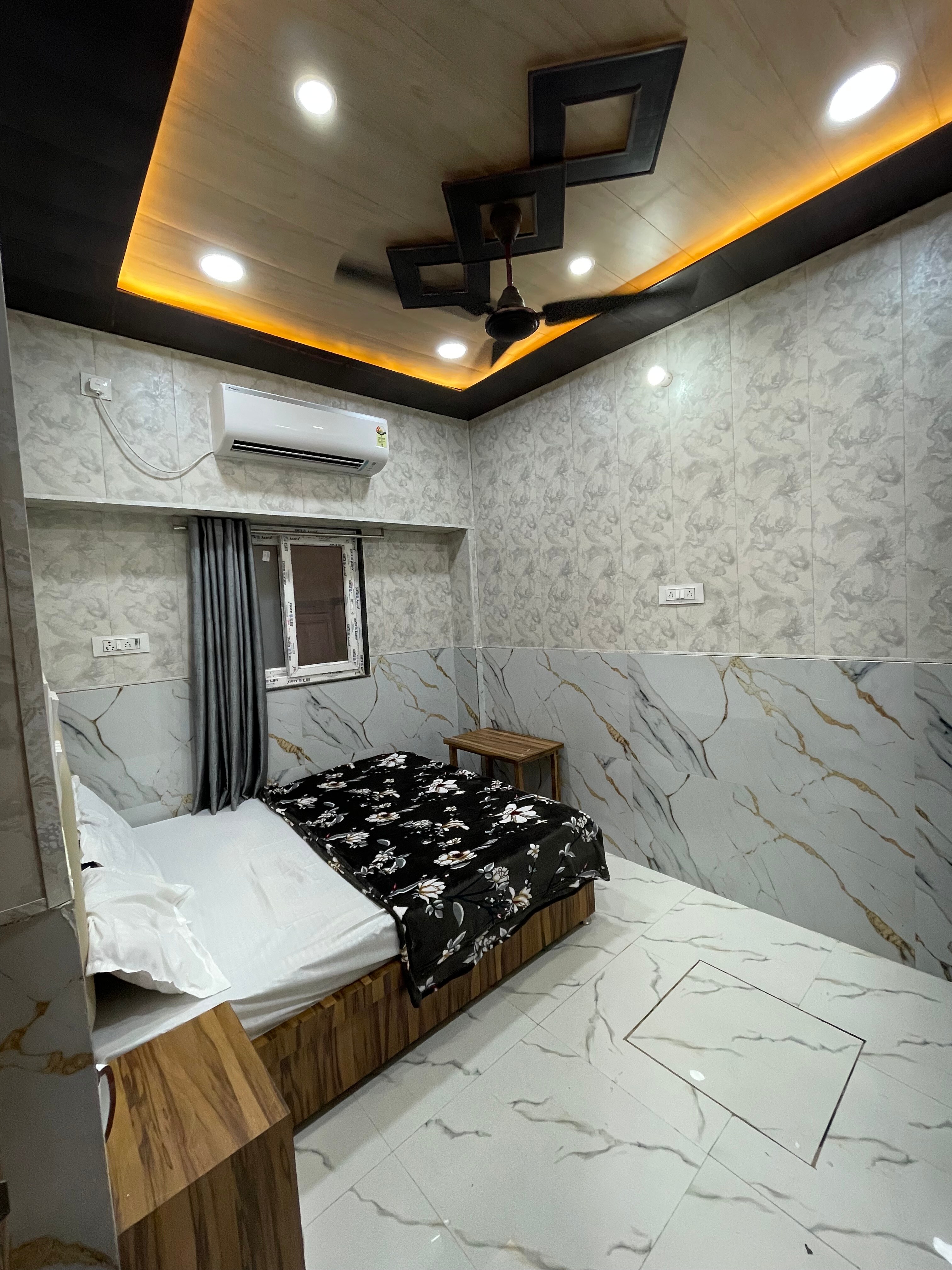 Radha Shyam Guest House - Tap to explore photos