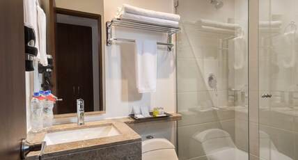 Best Western Plus Santa Marta Hotel Room Type - 1 King Bed, Non-Smoking, Connected Beds, Full Breakfast