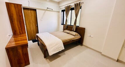 Navyug Delight Resort Rooms Spacious Lawns Park Room Type - Room no 104
