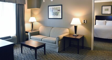 Holiday Inn Express & Suites MILFORD Room Type - 2 Queen Suite